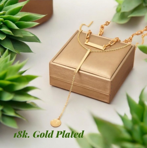 Jewelry - Elegant 18k. Gold Plated Necklace Set
